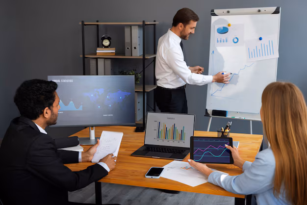persona negocios mirando graficos financieros 23 2150461328
